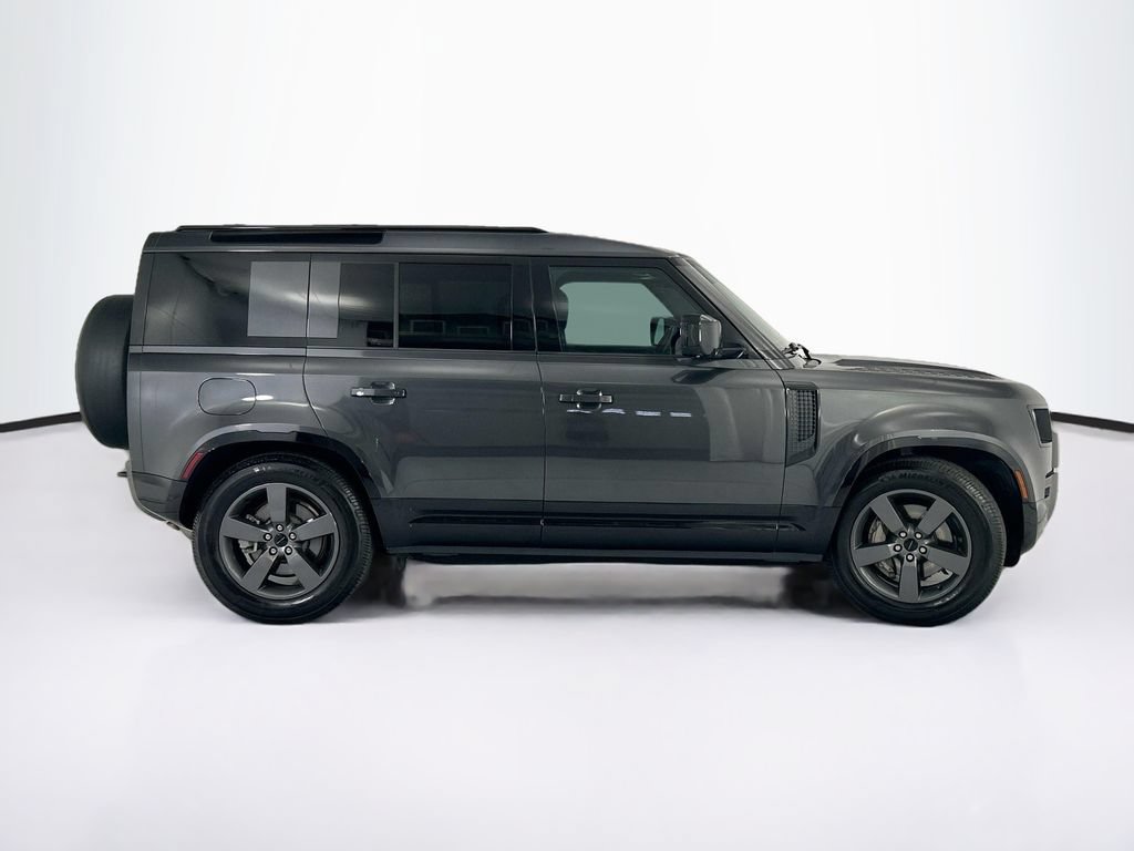 Used 2023 Land Rover Defender 110 X-Dynamic SE AWD/4WD image 4