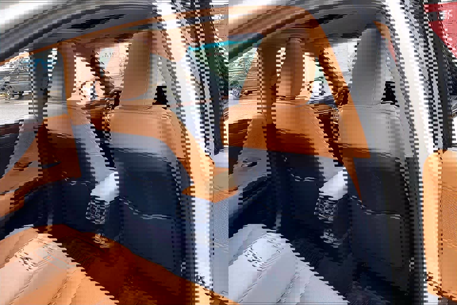 Used 2024 Lexus ES 300h w/ Premium Package image 21