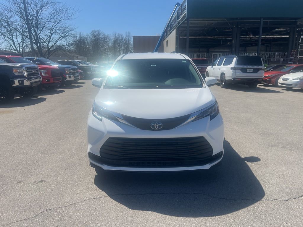 Used 2021 Toyota Sienna LE image 12