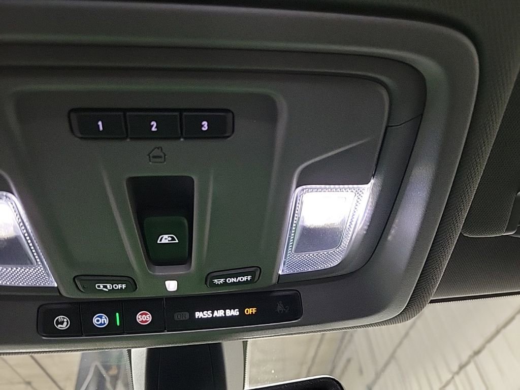 Used 2021 GMC Sierra 1500 SLT w/ SLT Premium Package AWD/4WD image 11