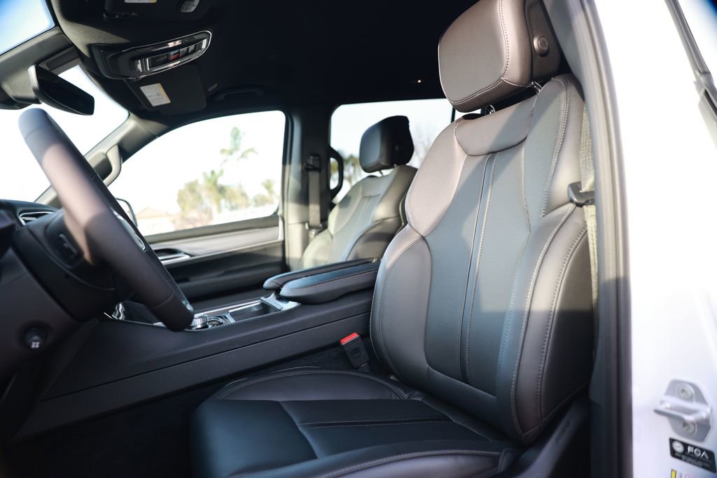 New 2026 Jeep Grand Wagoneer L 2WD image 16