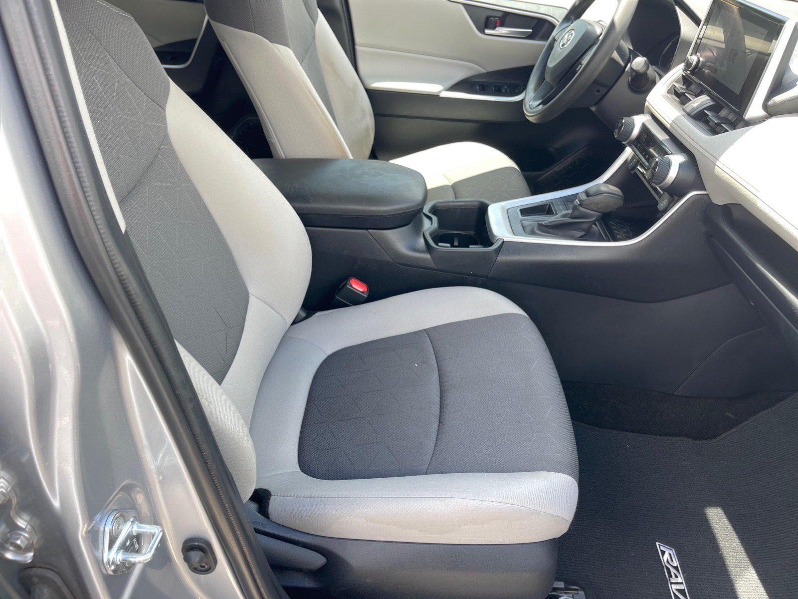 Used 2025 Toyota RAV4 XLE w/ Convenience Package FWD image 19