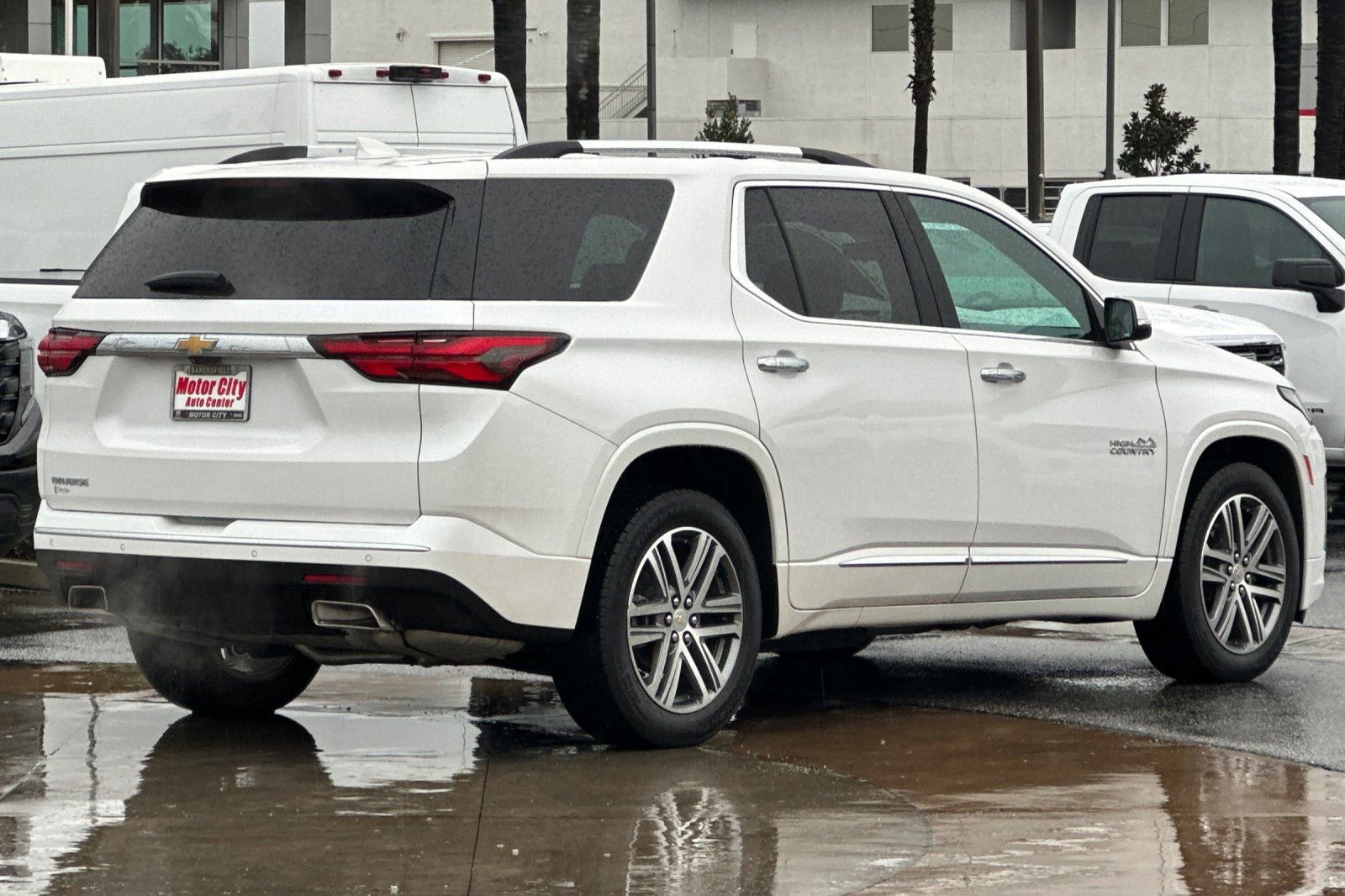 Used 2023 Chevrolet Traverse High Country w/ LPO, Floor Liner Package image 4