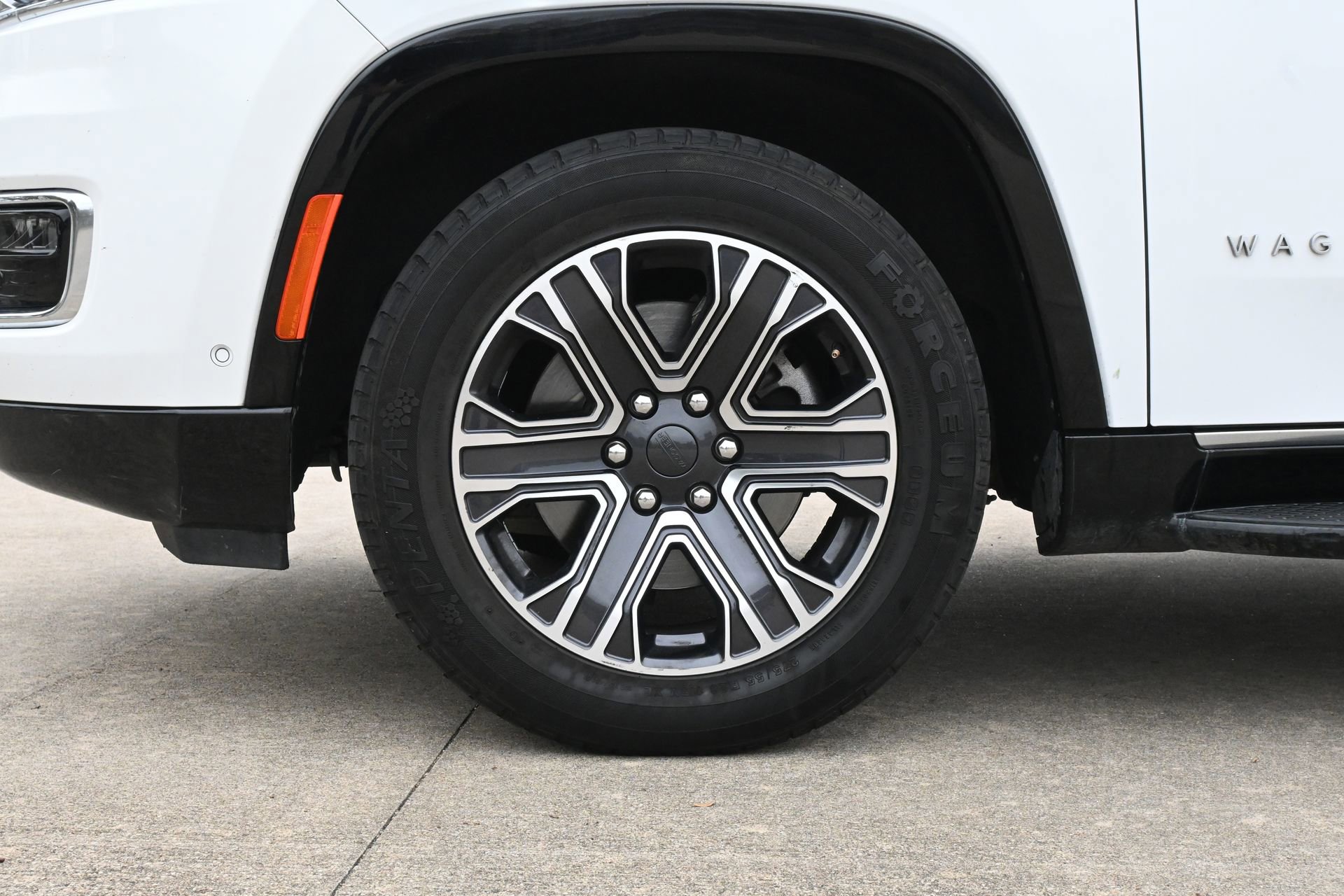 Used 2024 Jeep Wagoneer L Series II w/ Flexible Seating Group image 30