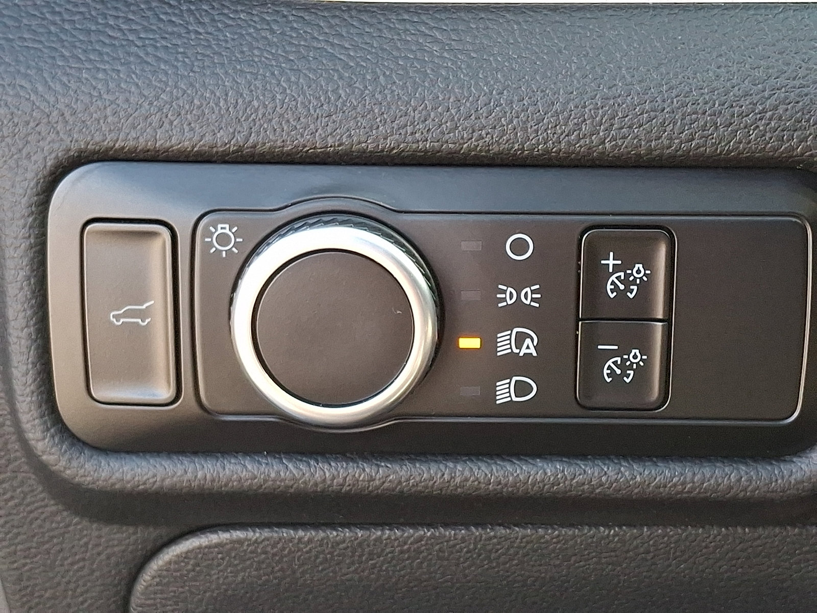 Used 2023 Ford Explorer XLT AWD/4WD image 26