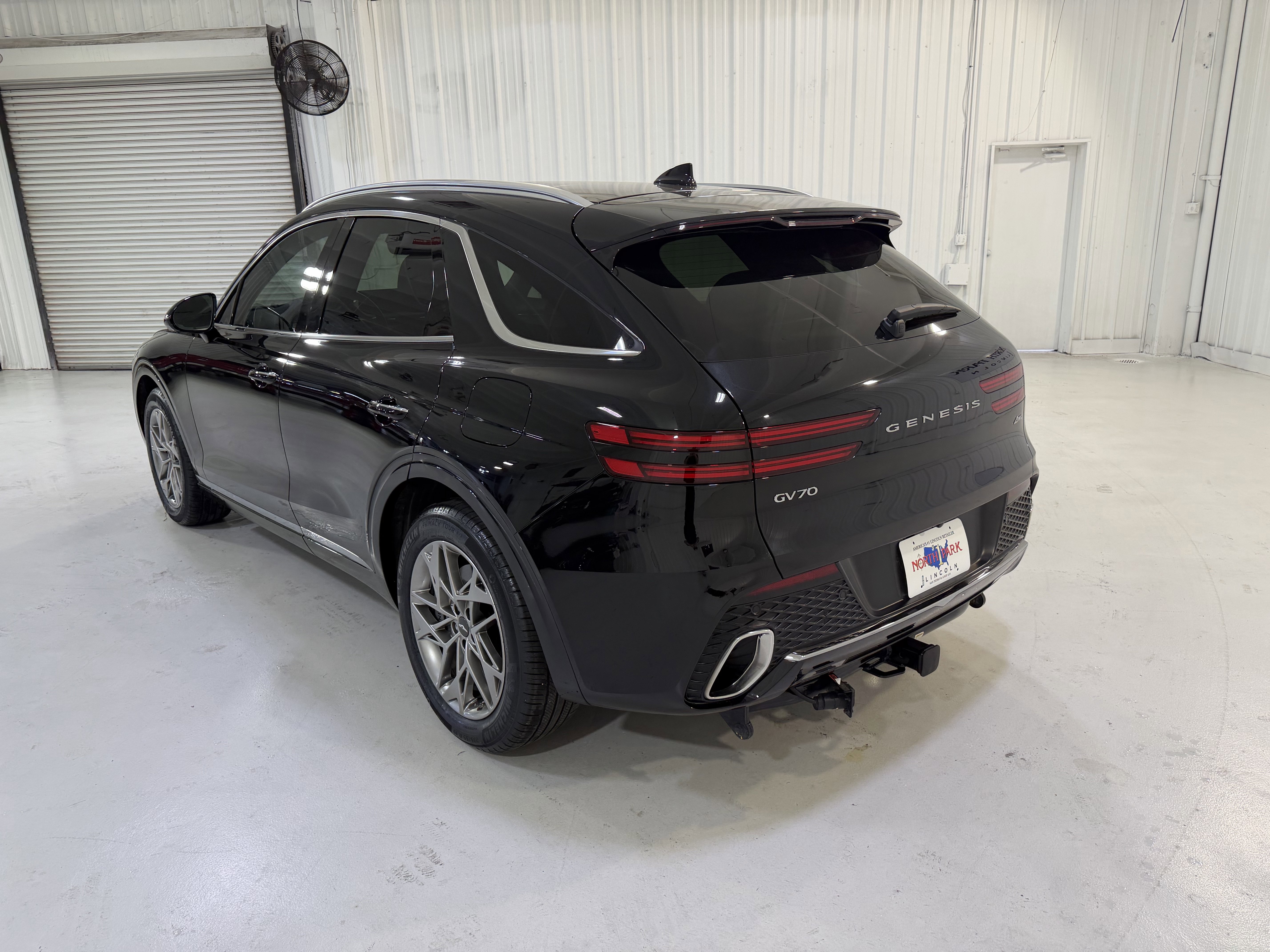Used 2025 Genesis GV70 2.5T w/ Advanced Package AWD/4WD image 3