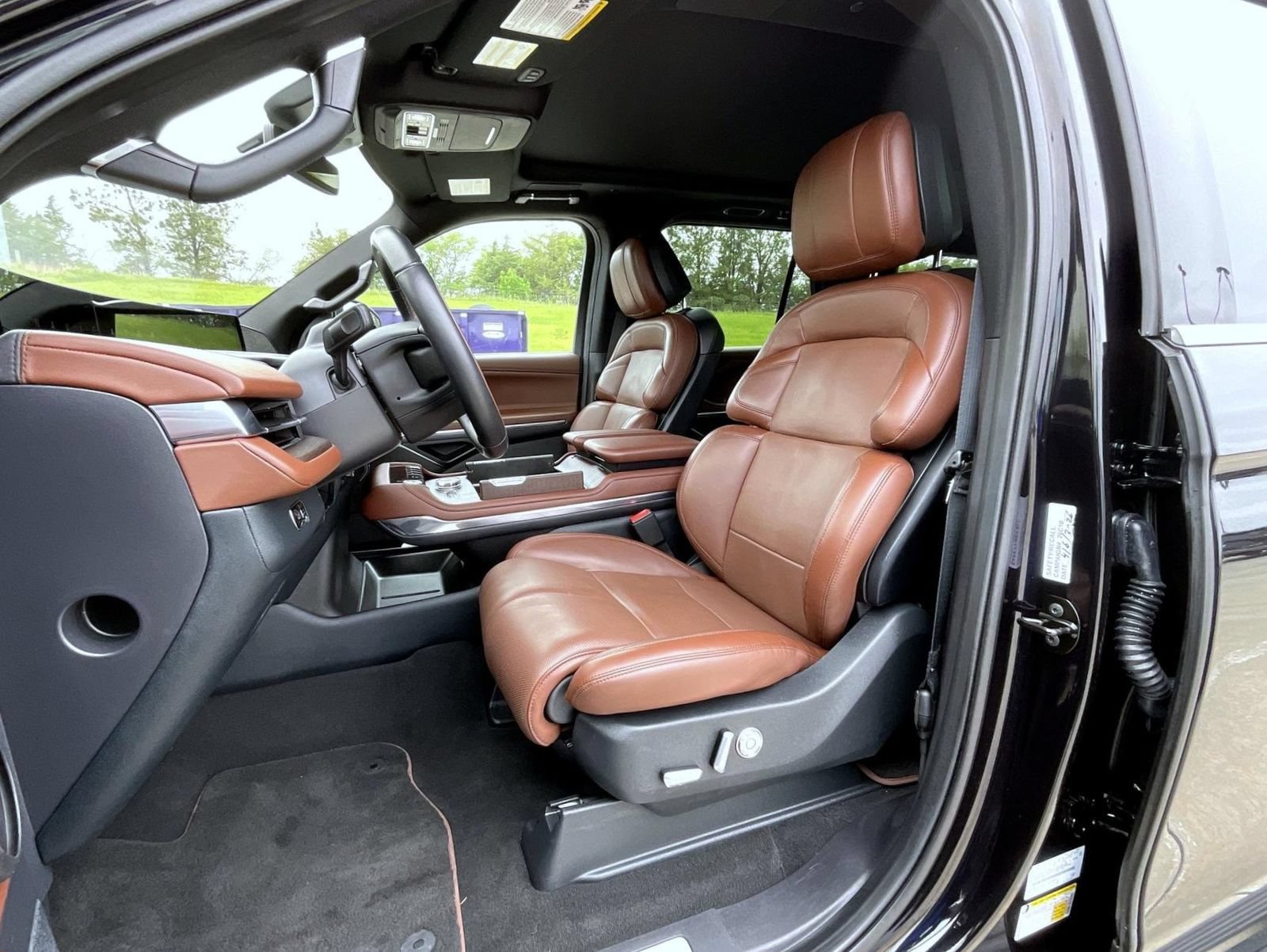Used 2025 Lincoln Navigator Reserve AWD/4WD image 10