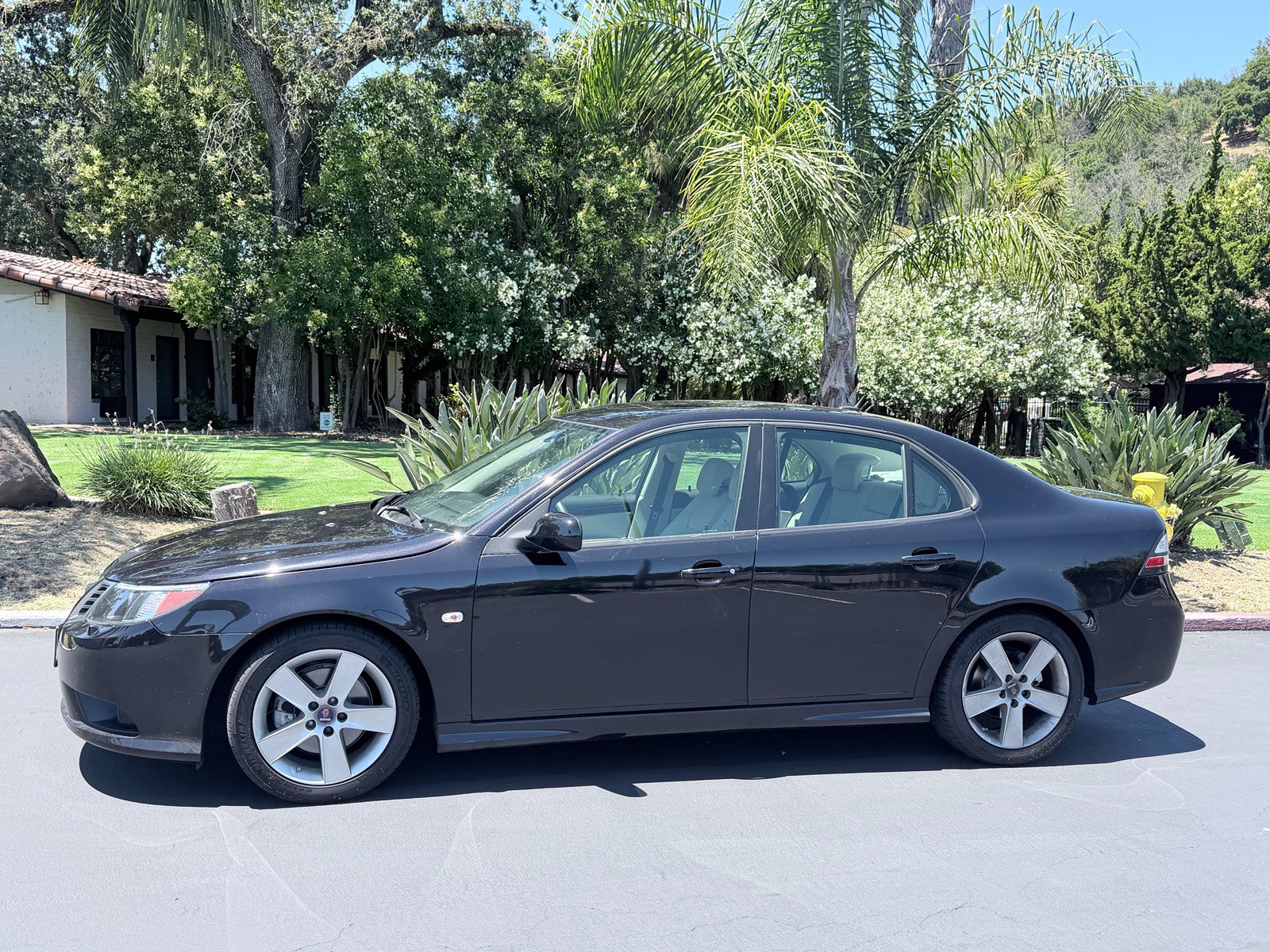 Used 2011 Saab 9-3 Aero FWD image 2