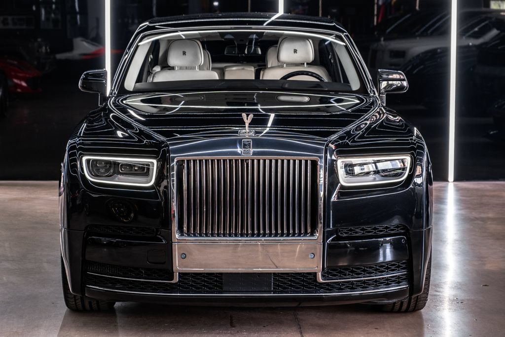 Used 2022 Rolls-Royce Phantom Sedan w/ The Phantom Package RWD image 3