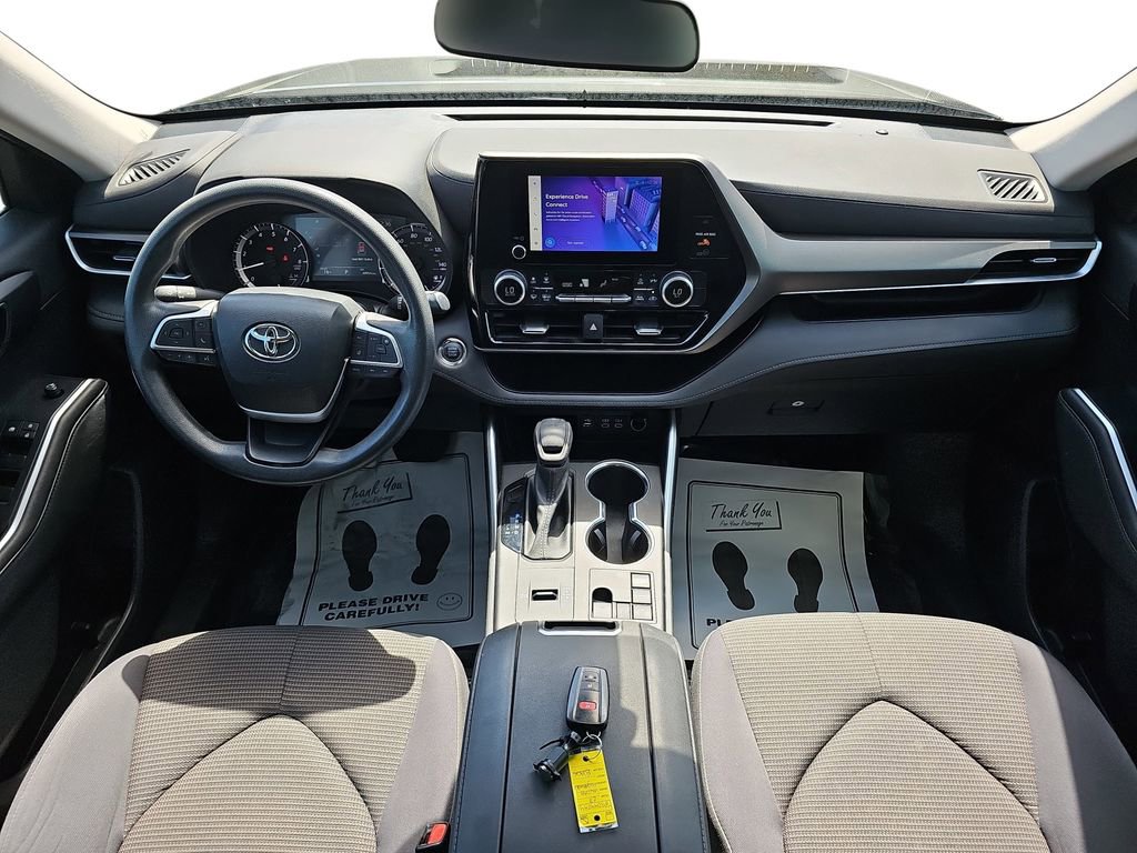 Used 2023 Toyota Highlander L image 12