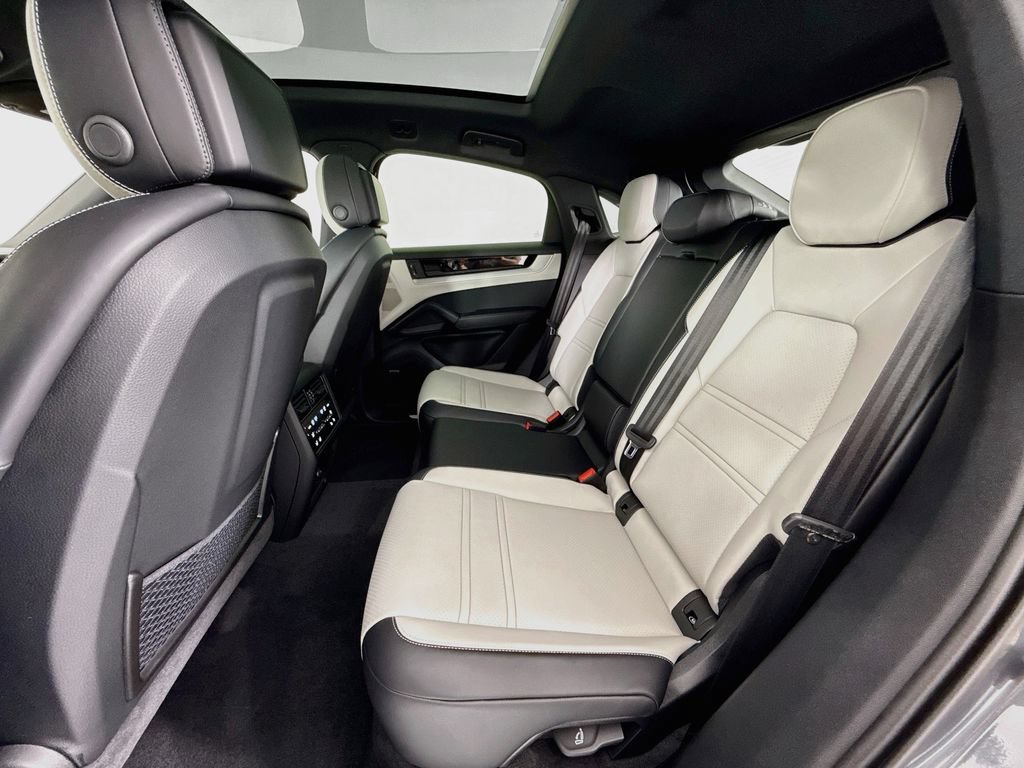 New 2026 Porsche Cayenne Coupe AWD/4WD image 24