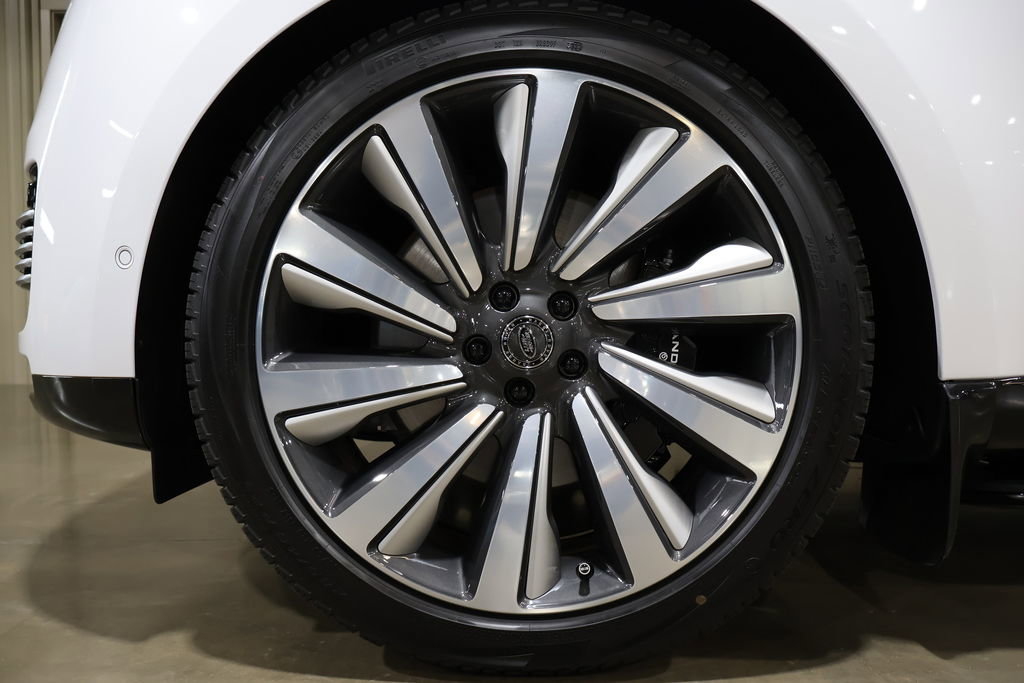 Used 2024 Land Rover Range Rover Long Wheelbase SE image 13