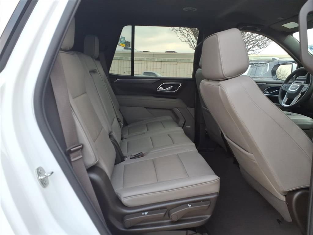 Used 2024 GMC Yukon SLT image 15