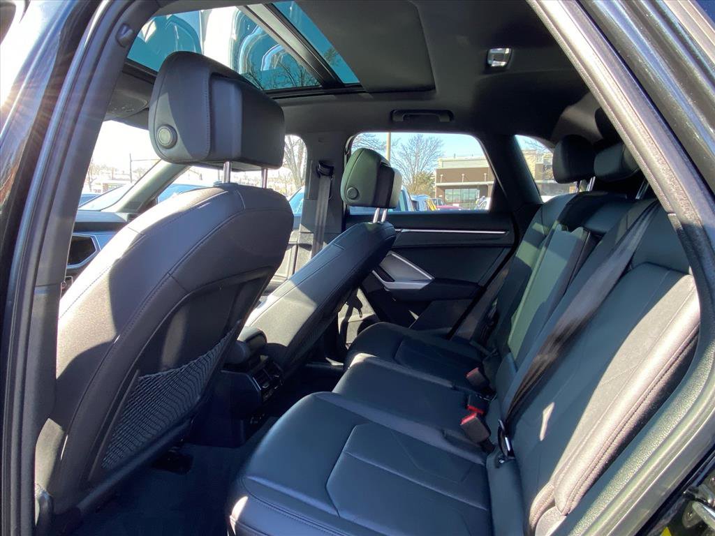 Used 2024 Audi Q3 2.0T Premium Plus image 18