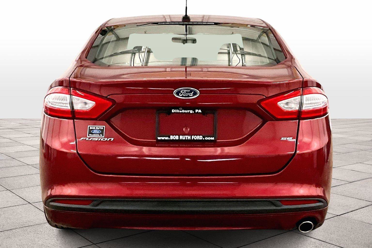 Used 2015 Ford Fusion SE image 5