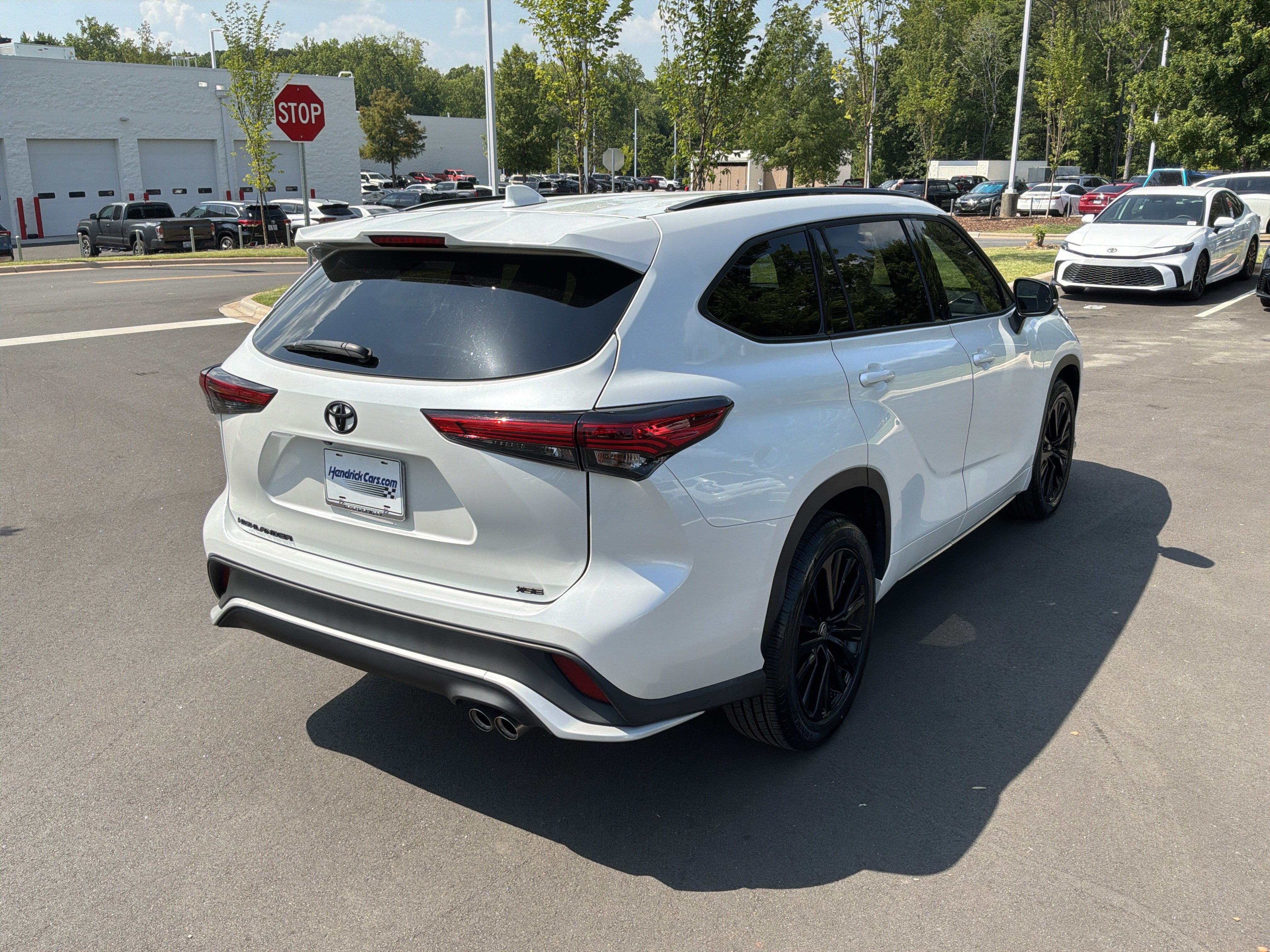 Used 2023 Toyota Highlander XSE FWD image 10