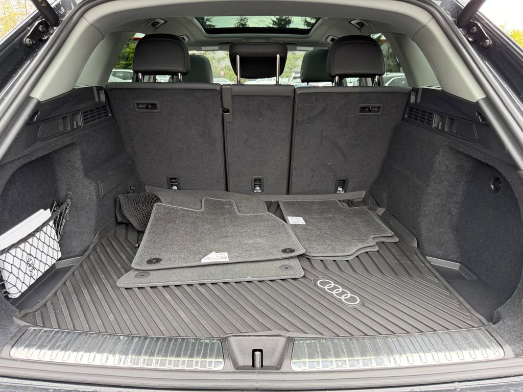 Used 2025 Audi Q5 Premium w/ Convenience Package AWD/4WD image 30