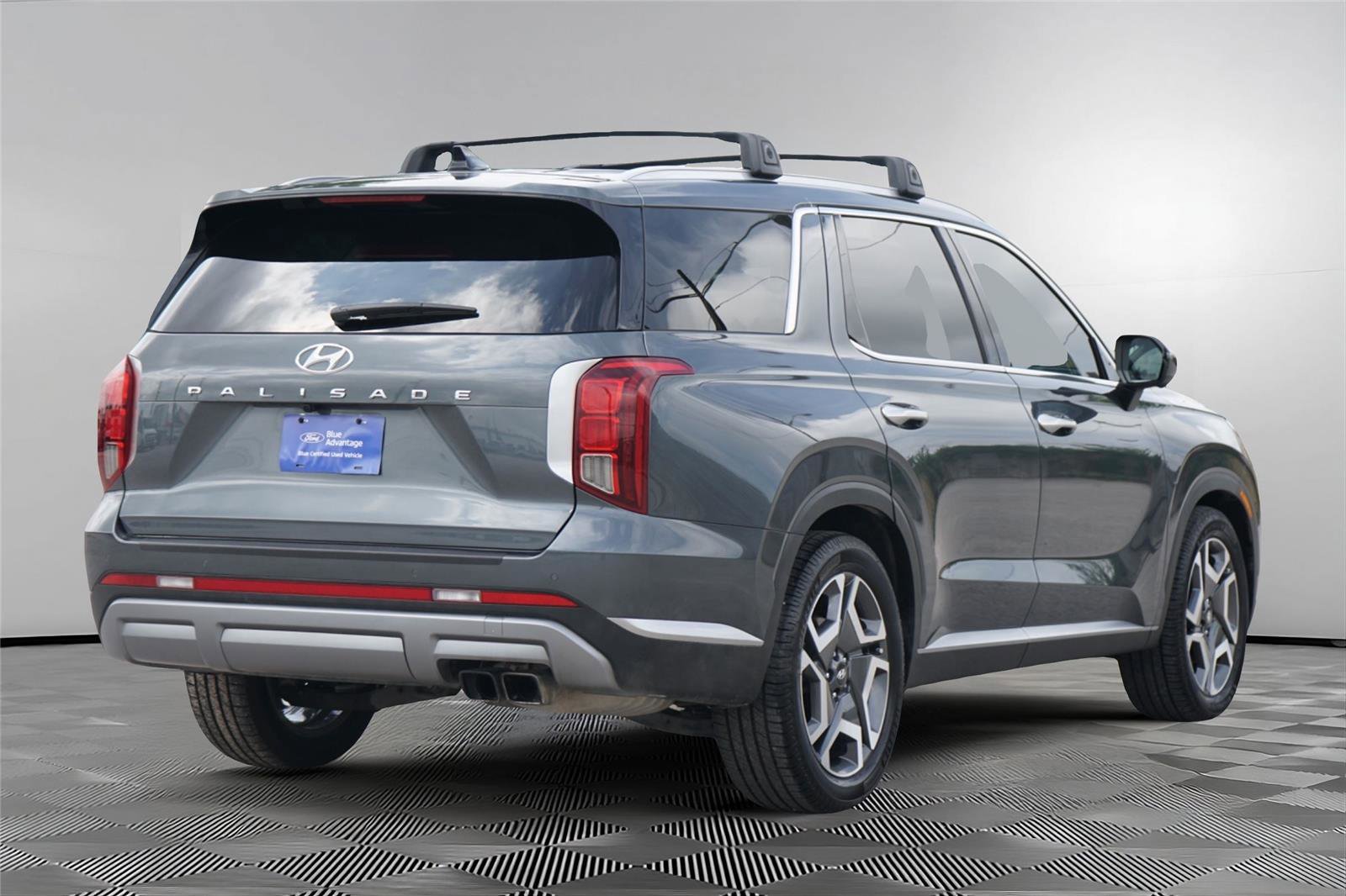 Used 2023 Hyundai Palisade SEL w/ Premium Package FWD image 5