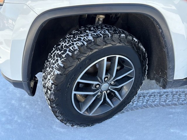 Used 2018 Jeep Grand Cherokee Limited image 16