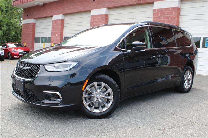 Used 2022 Chrysler Pacifica Touring-L w/ Uconnect Theater Family Group
