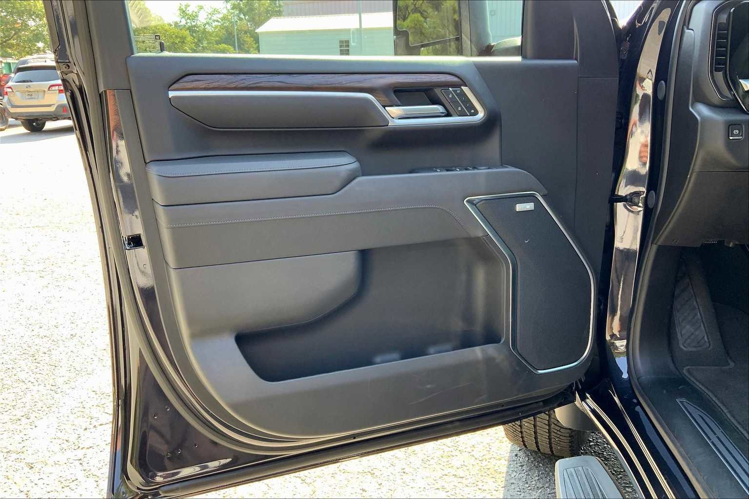 New 2025 GMC Sierra 3500 SLT w/ SLT Premium Package AWD/4WD image 10