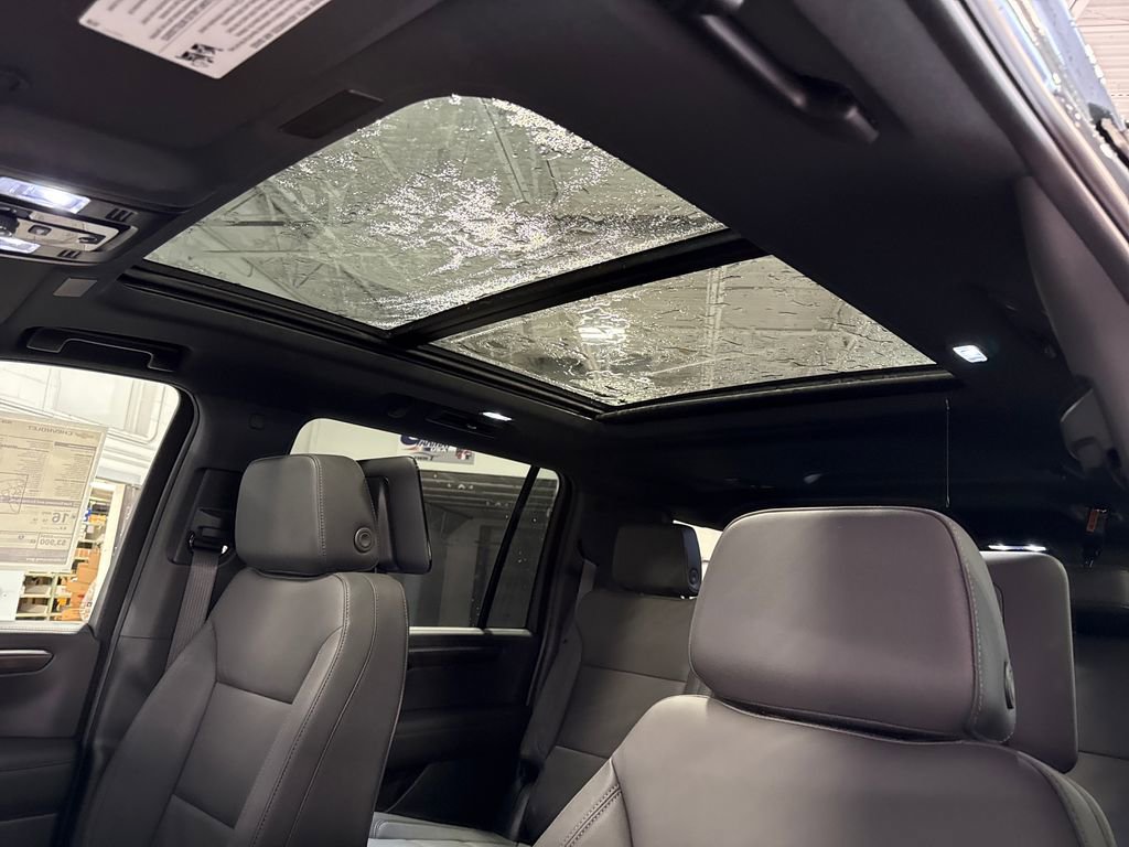 New 2026 Chevrolet Suburban Z71 w/ Z71 Off-Road Package AWD/4WD image 3