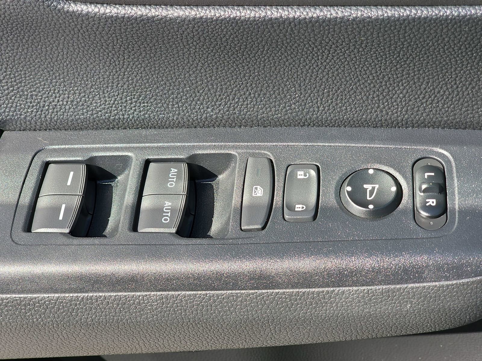 Used 2025 Honda CR-V Sport image 30