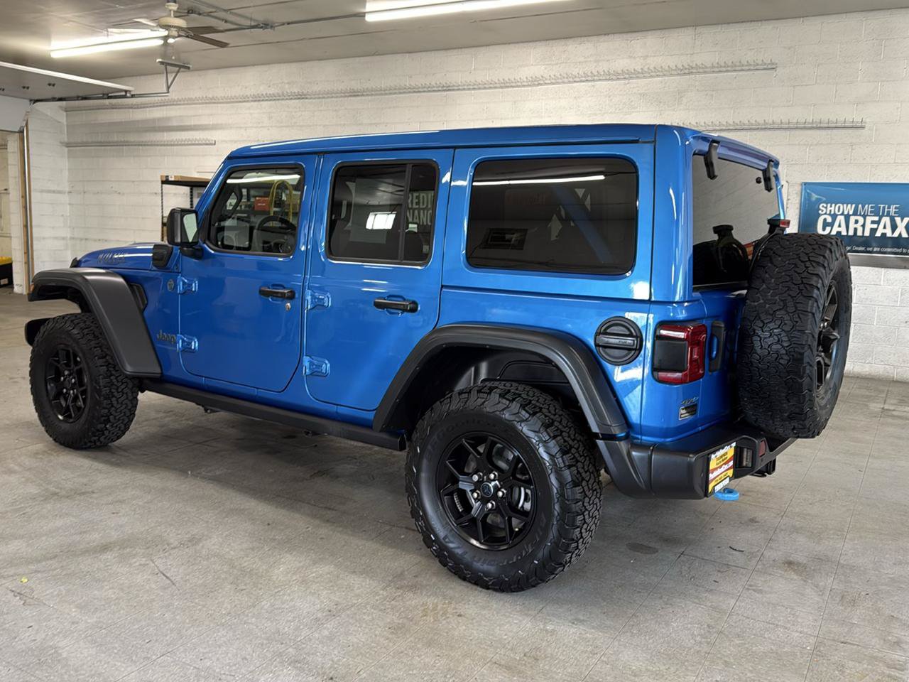 Used 2024 Jeep Wrangler Unlimited AWD/4WD image 2