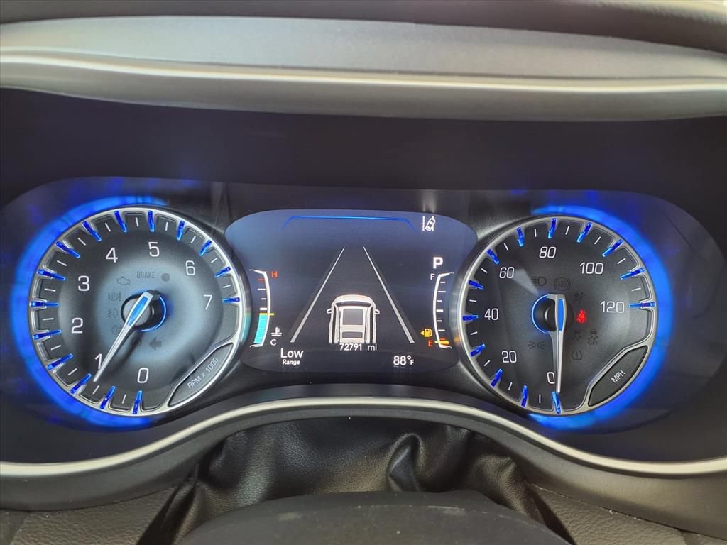 Used 2023 Chrysler Pacifica Touring-L FWD image 26