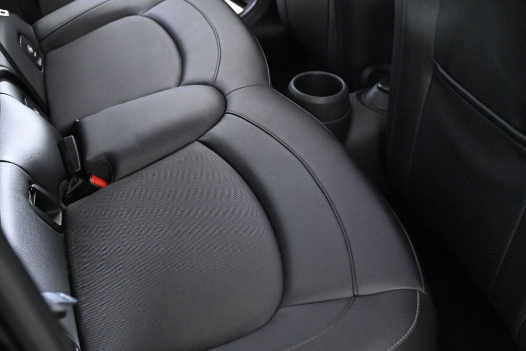 Used 2015 MINI Cooper 4-Door Hardtop FWD image 24