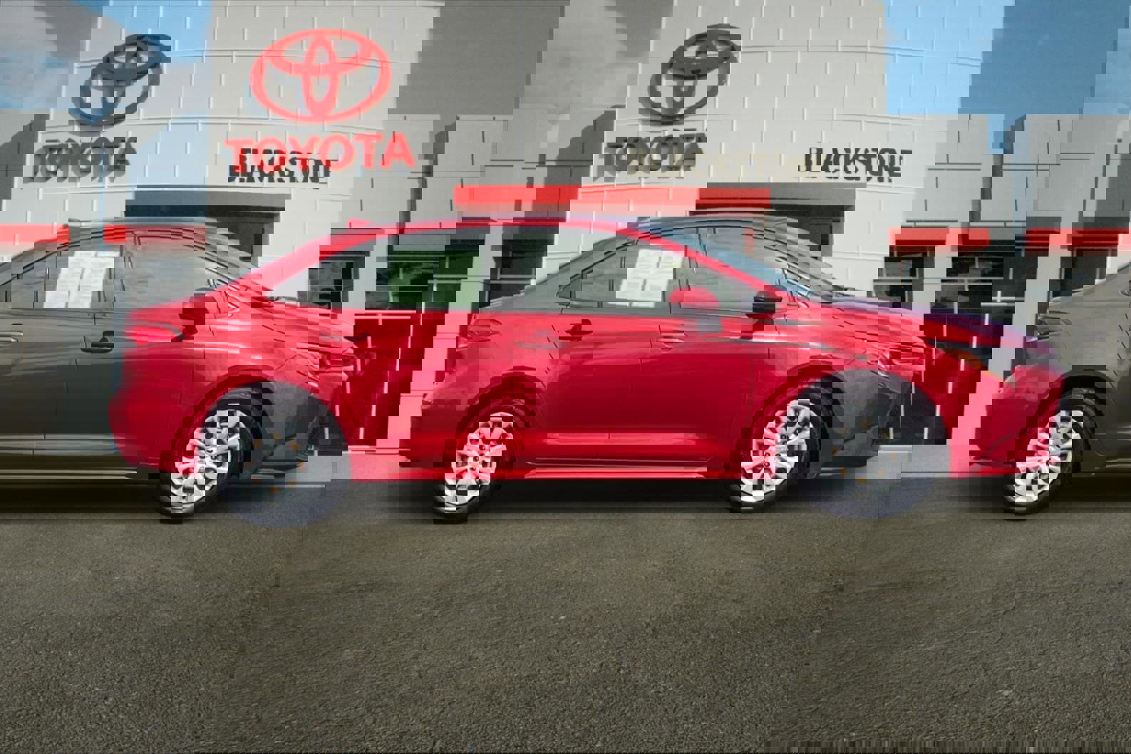 Used 2021 Toyota Corolla LE image 2