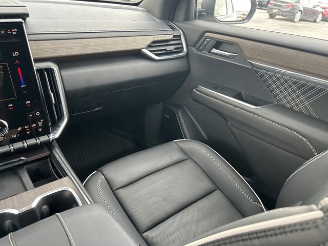 Used 2025 GMC Acadia Denali w/ LPO, Floor Liner Package AWD/4WD image 15