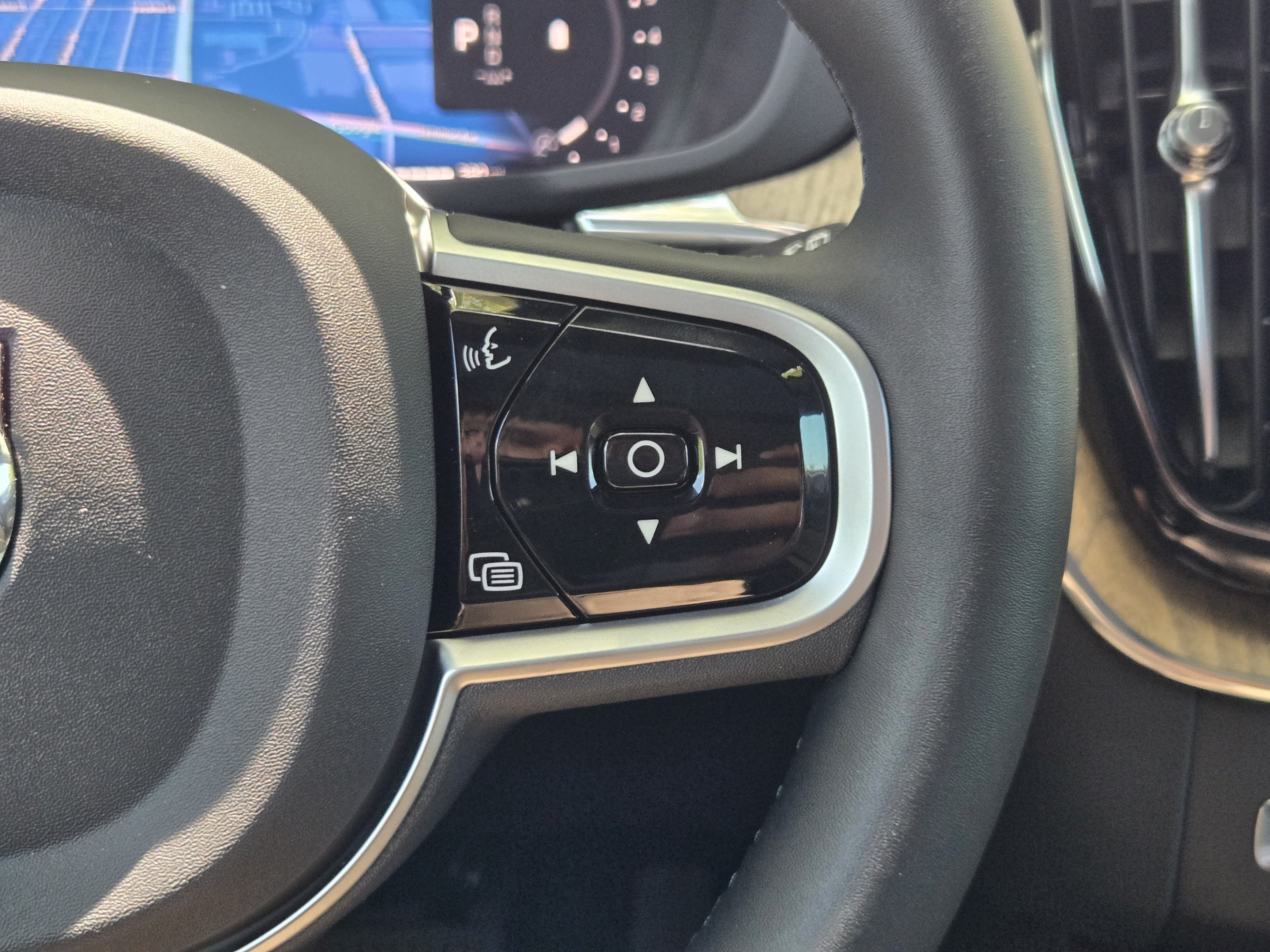 New 2026 Volvo XC60 B5 Plus w/ Protection Package Premier AWD/4WD image 25