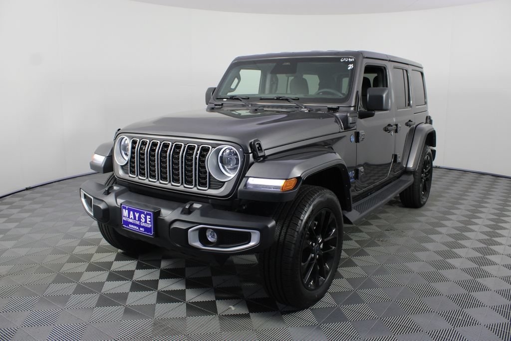 Used 2025 Jeep Wrangler Unlimited Sahara AWD/4WD image 19