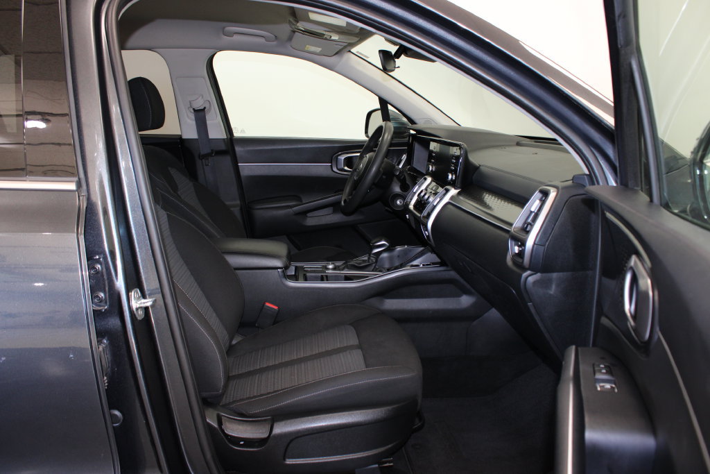Used 2021 Kia Sorento LX AWD/4WD image 8