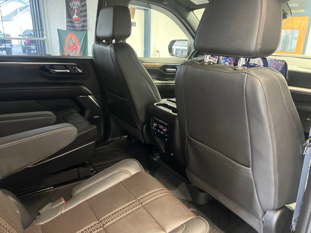 Used 2025 Chevrolet Suburban High Country AWD/4WD image 45