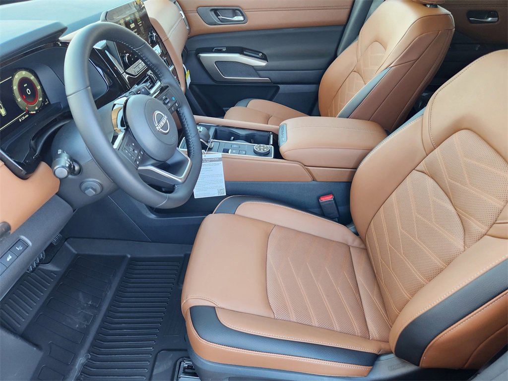 New 2025 Nissan Pathfinder Platinum image 9