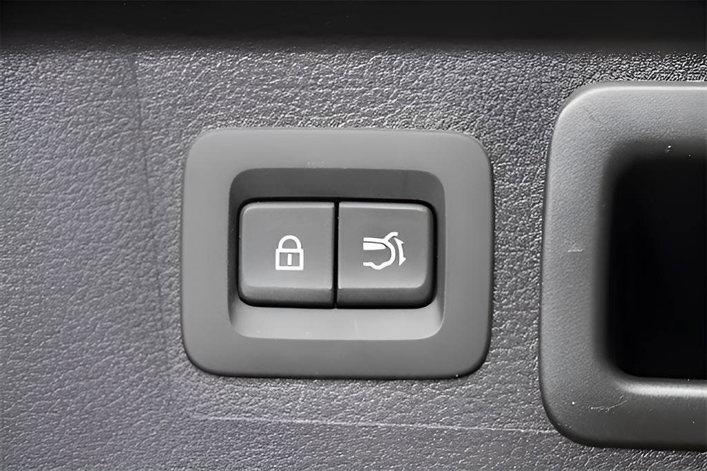 Certified 2025 MAZDA CX-50 AWD 2.5 S w/ Preferred Package image 9