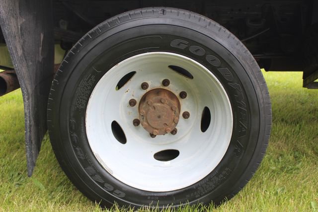 Used 2001 Ford F550 XL image 30