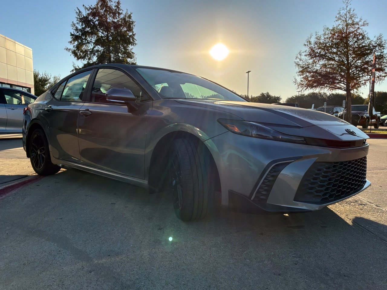 New 2026 Toyota Camry Hybrid FWD image 4