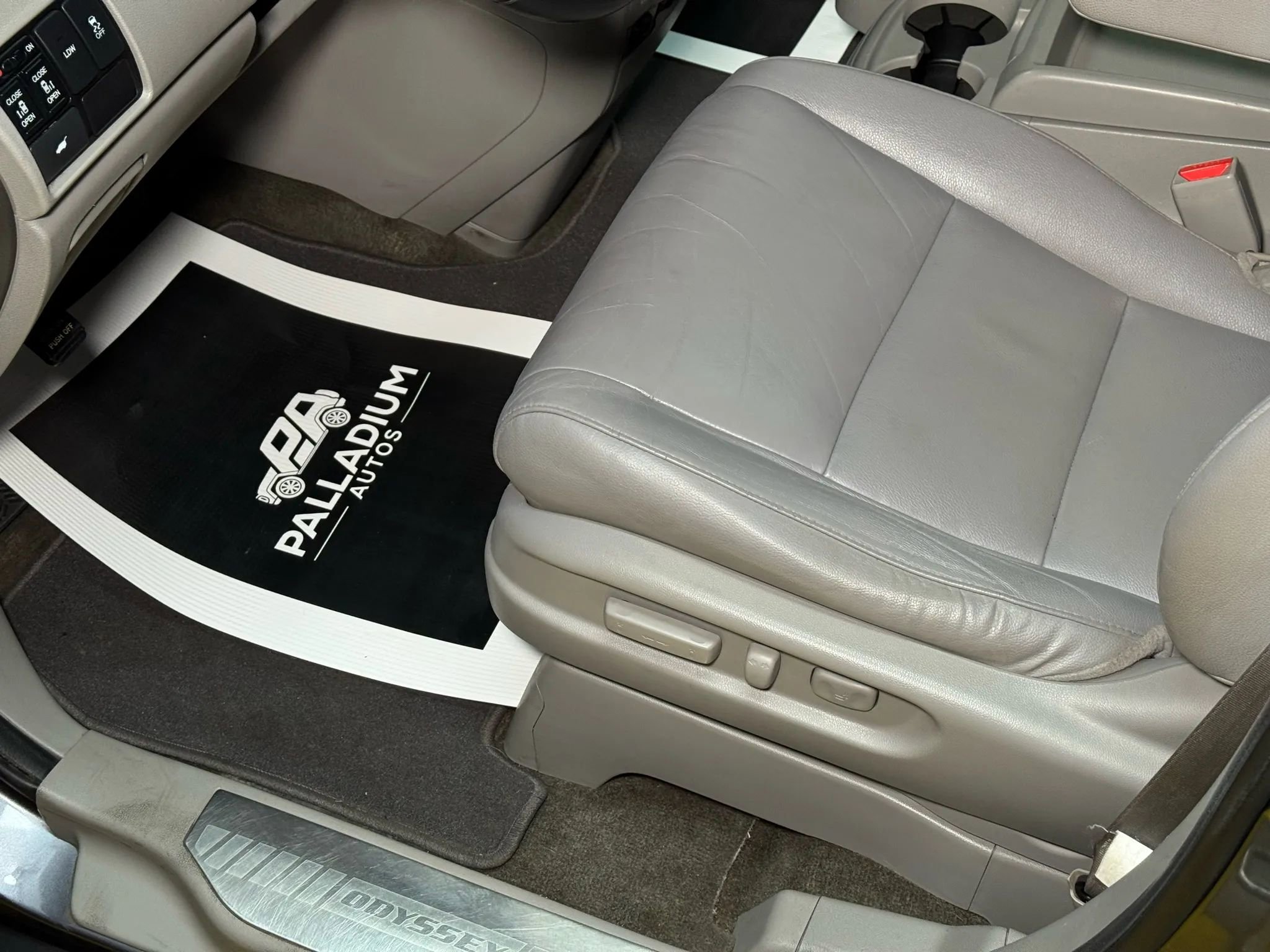 Used 2014 Honda Odyssey EX-L image 31