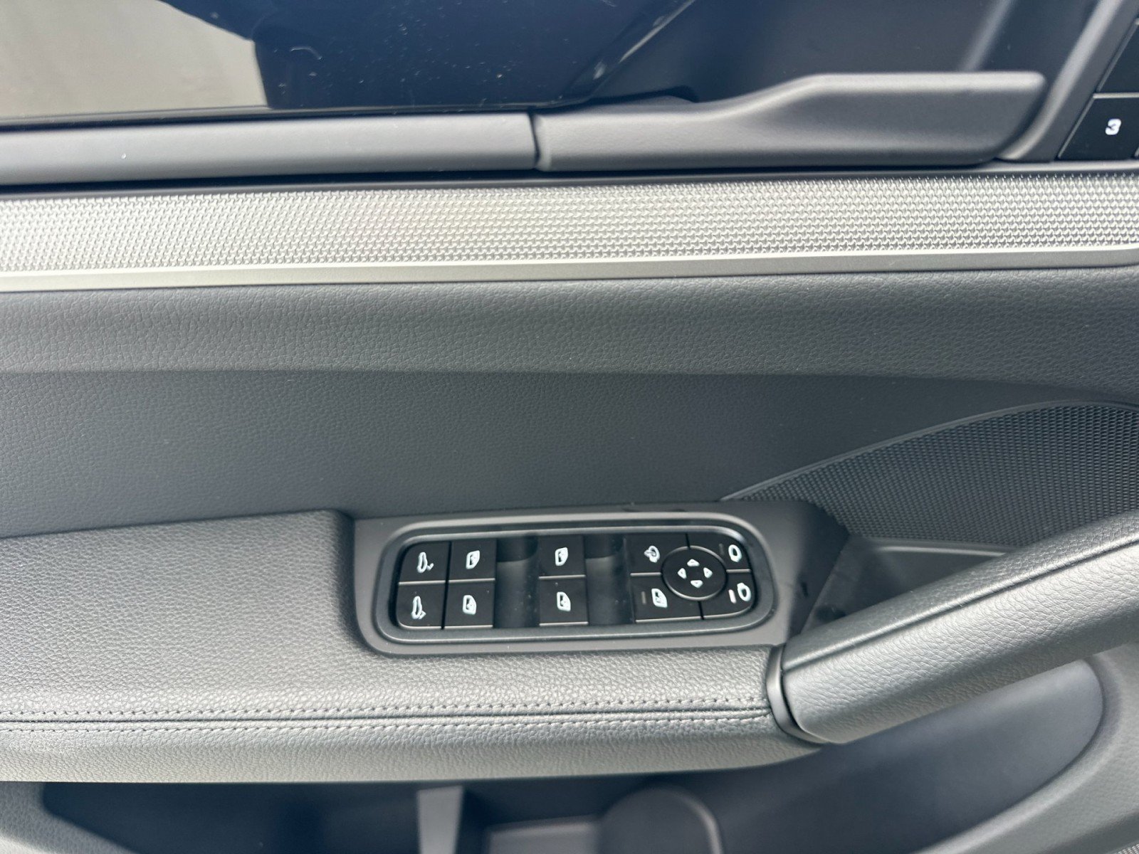 New 2026 Porsche Cayenne AWD/4WD image 12