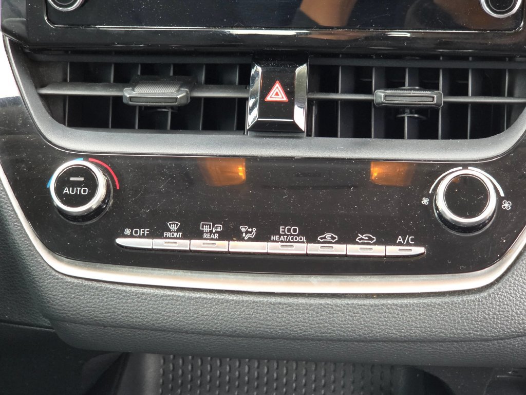 Used 2020 Toyota Corolla LE FWD image 14