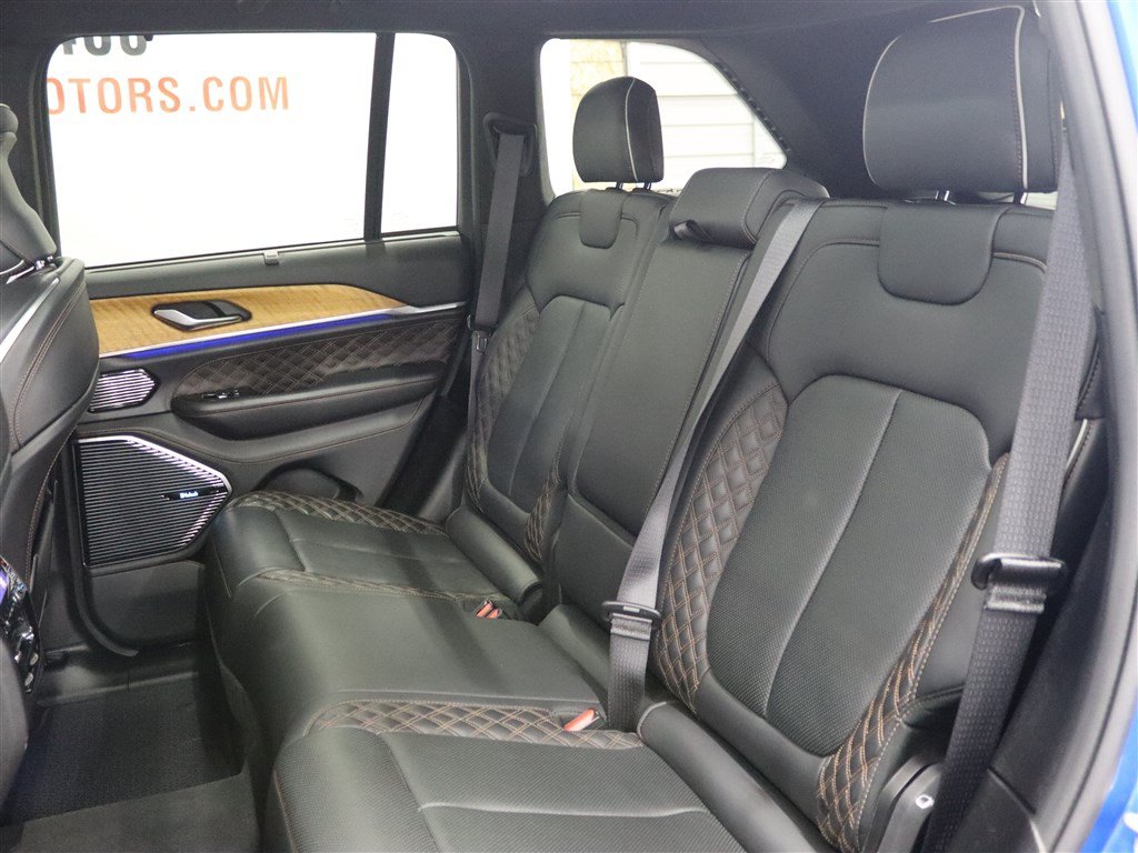 Used 2023 Jeep Grand Cherokee Summit AWD/4WD image 38
