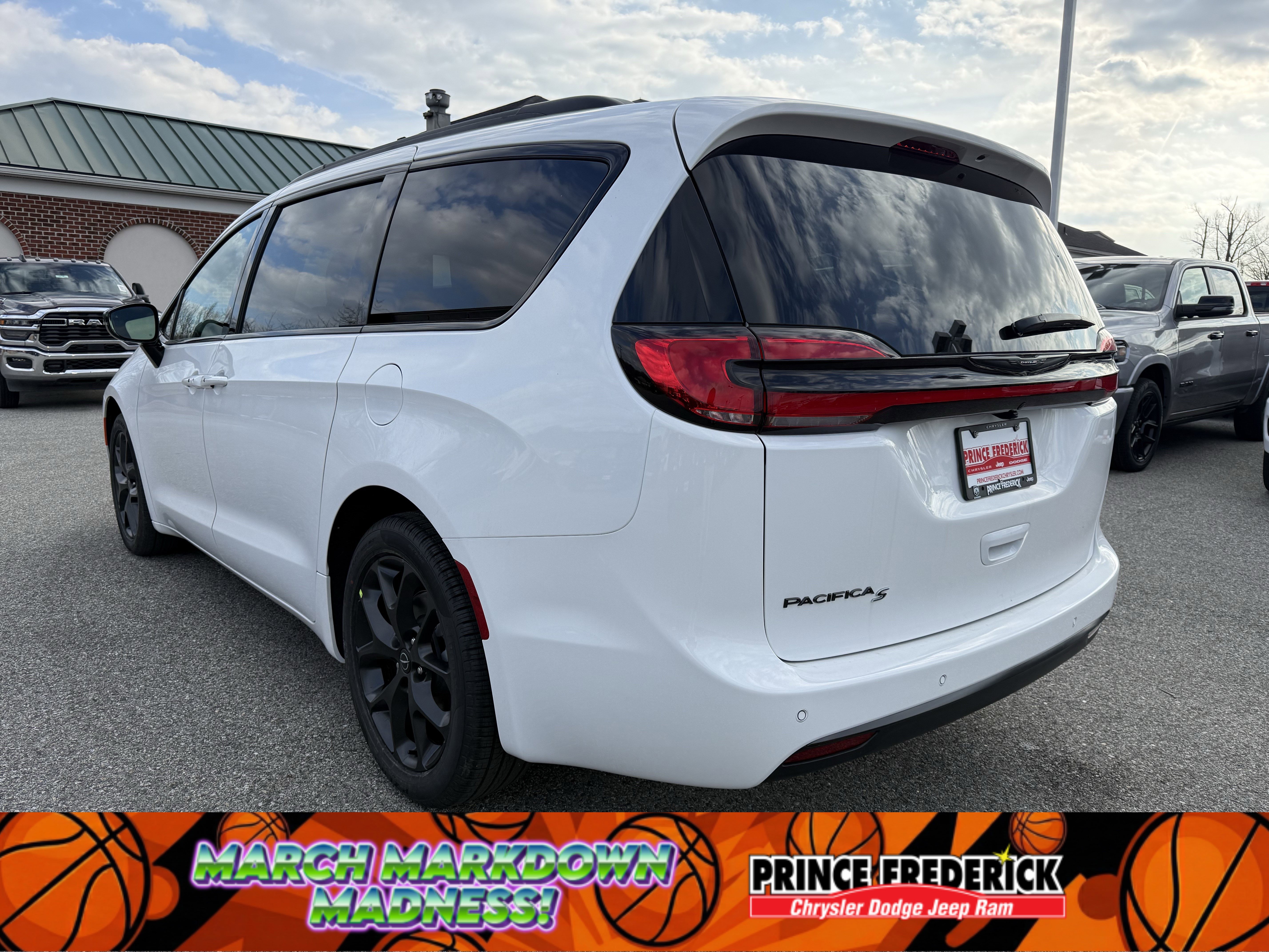 New 2026 Chrysler Pacifica Select image 5
