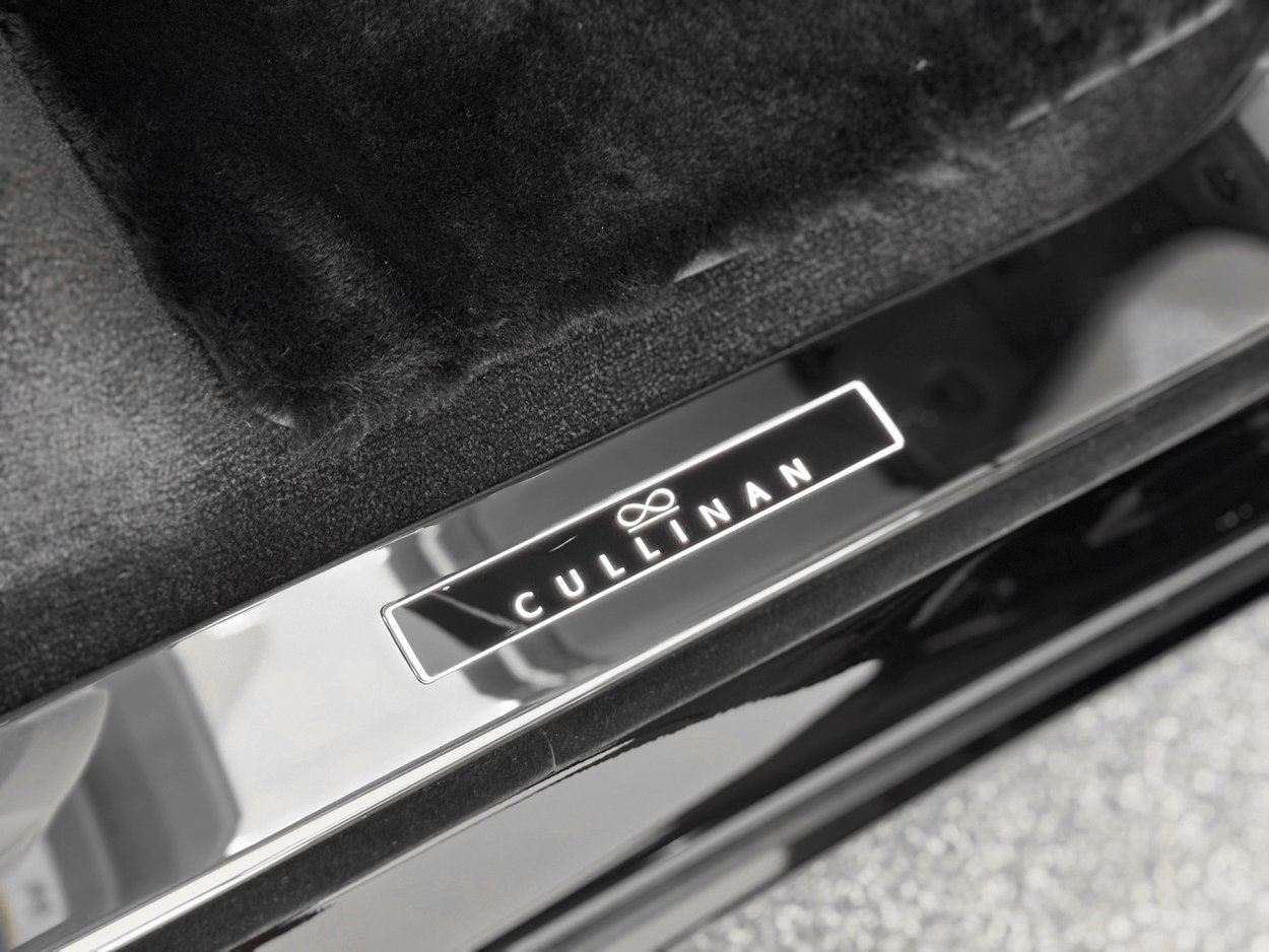 New 2026 Rolls-Royce Cullinan Black Badge AWD/4WD image 29