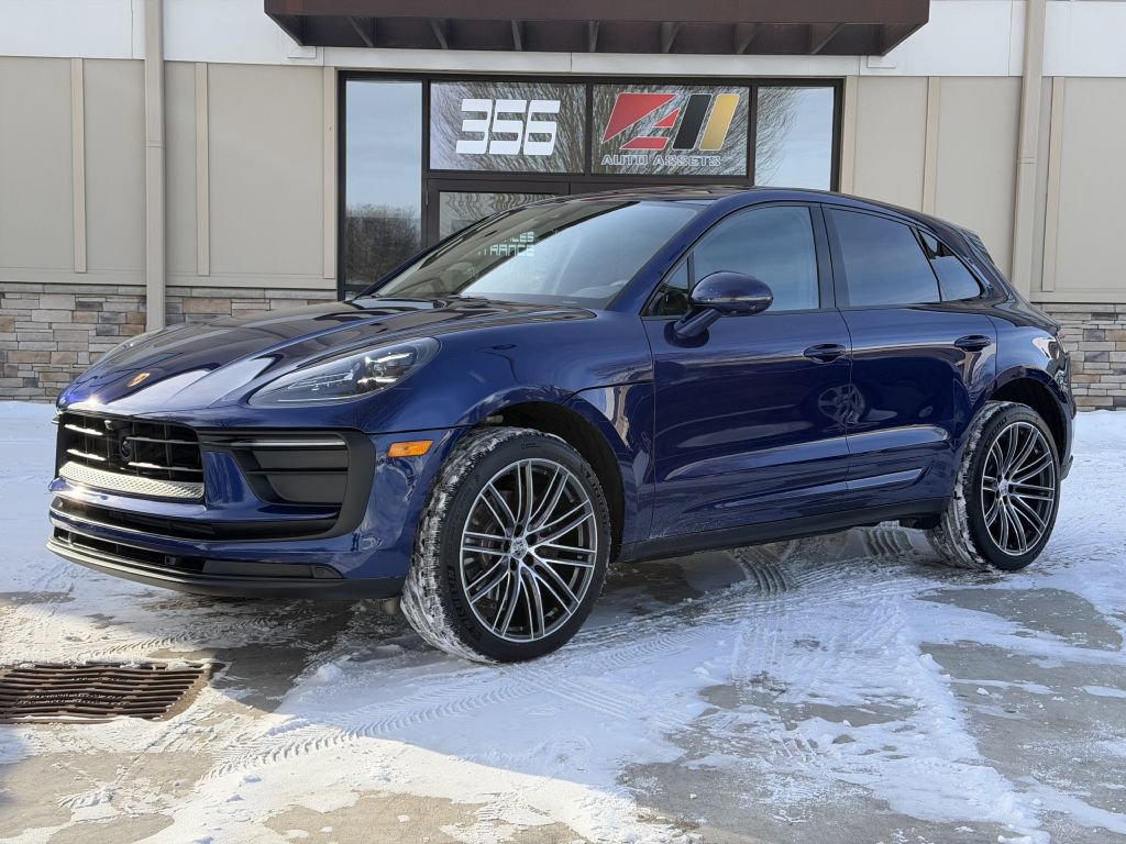 Used 2024 Porsche Macan BASE image 1