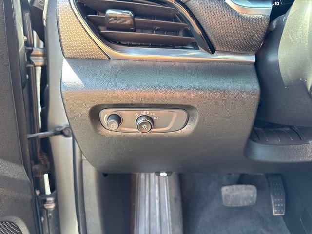Used 2023 Chevrolet Traverse Premier AWD/4WD image 16