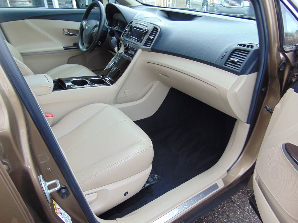 Used 2010 Toyota Venza XLE image 5