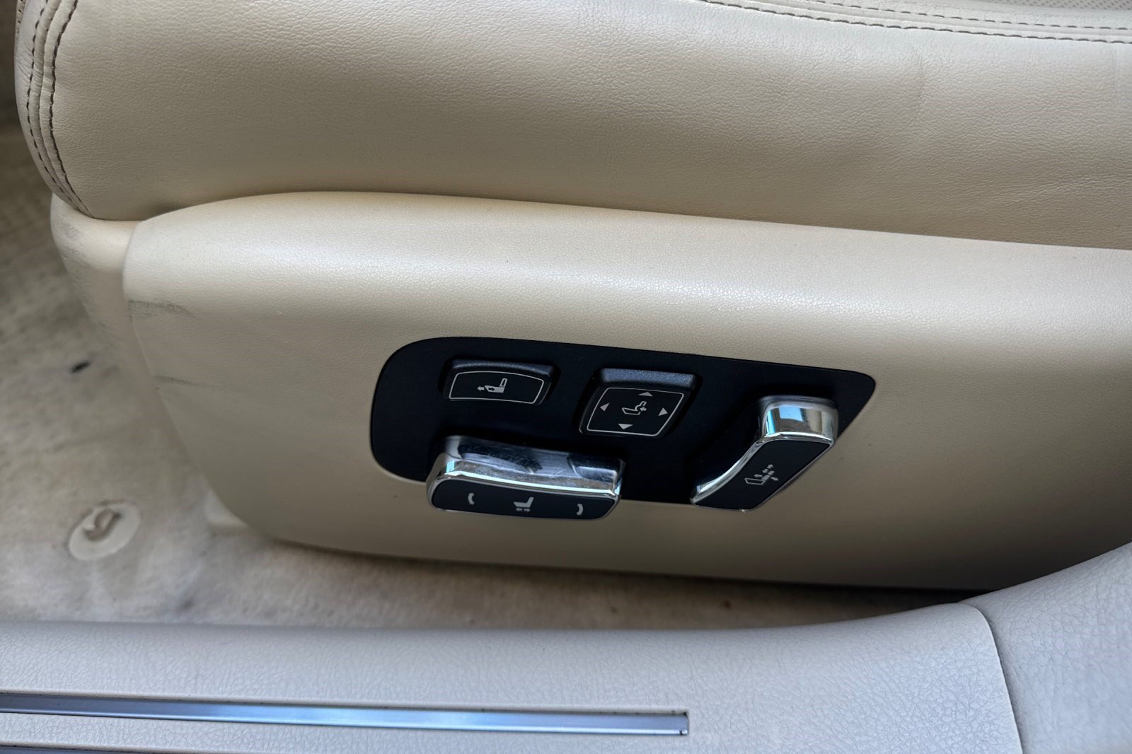 Used 2013 Lexus LS 460 w/ Comfort Pkg RWD image 15